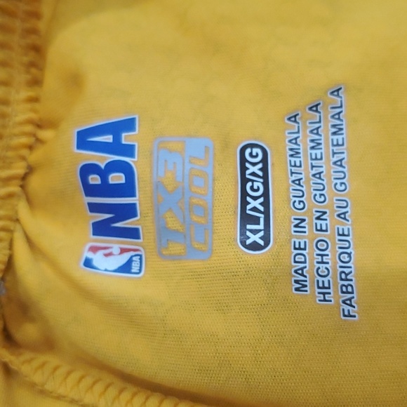 Lakers shorts size XL side pockets - Picture 4 of 5